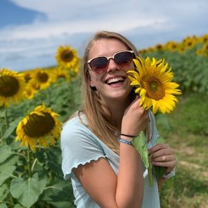 Meet your Posher, Emily